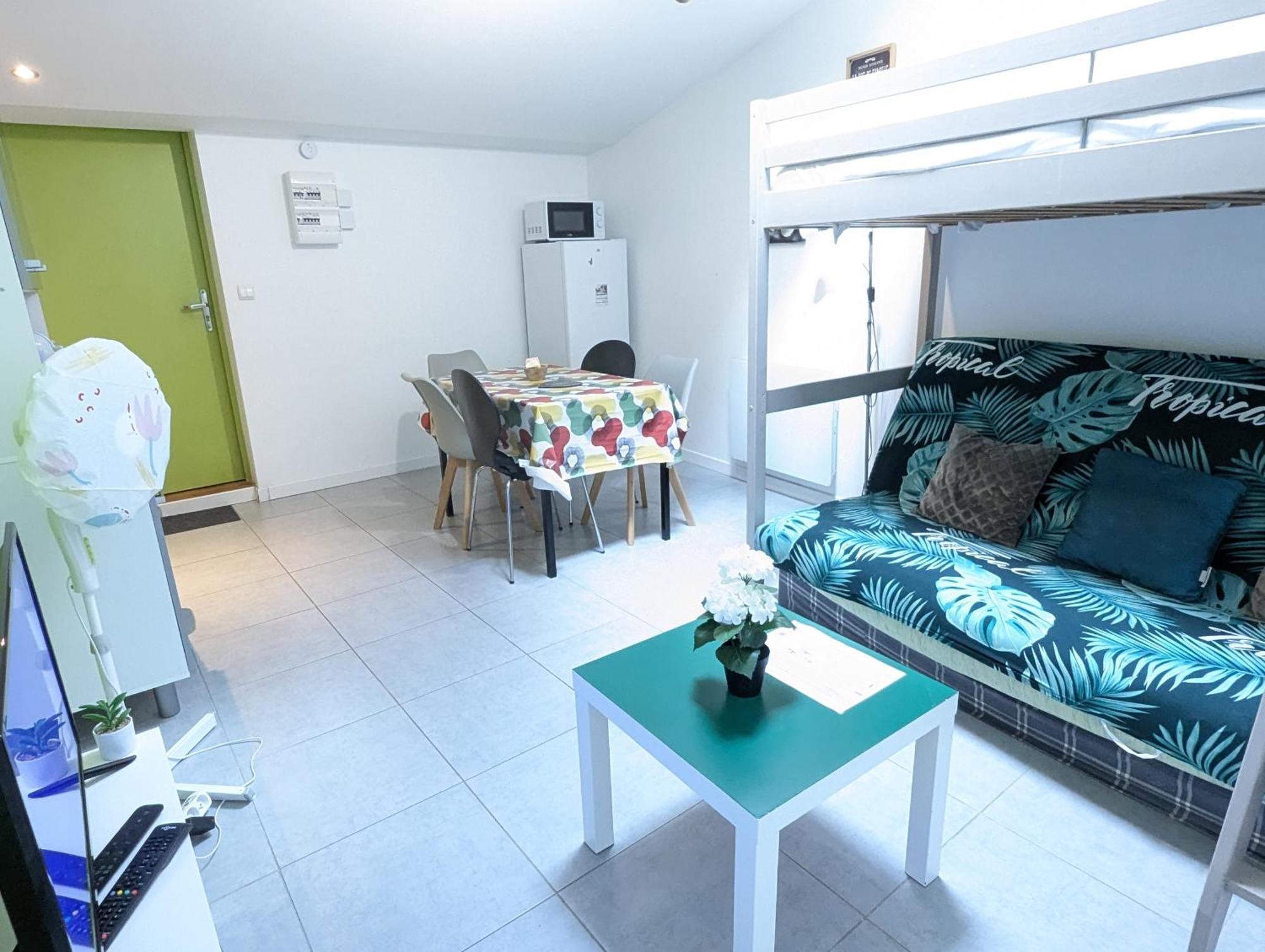 Appartement entier meublé à Beaumont proche Futuroscope et Poitiers Technopole Esterno foto